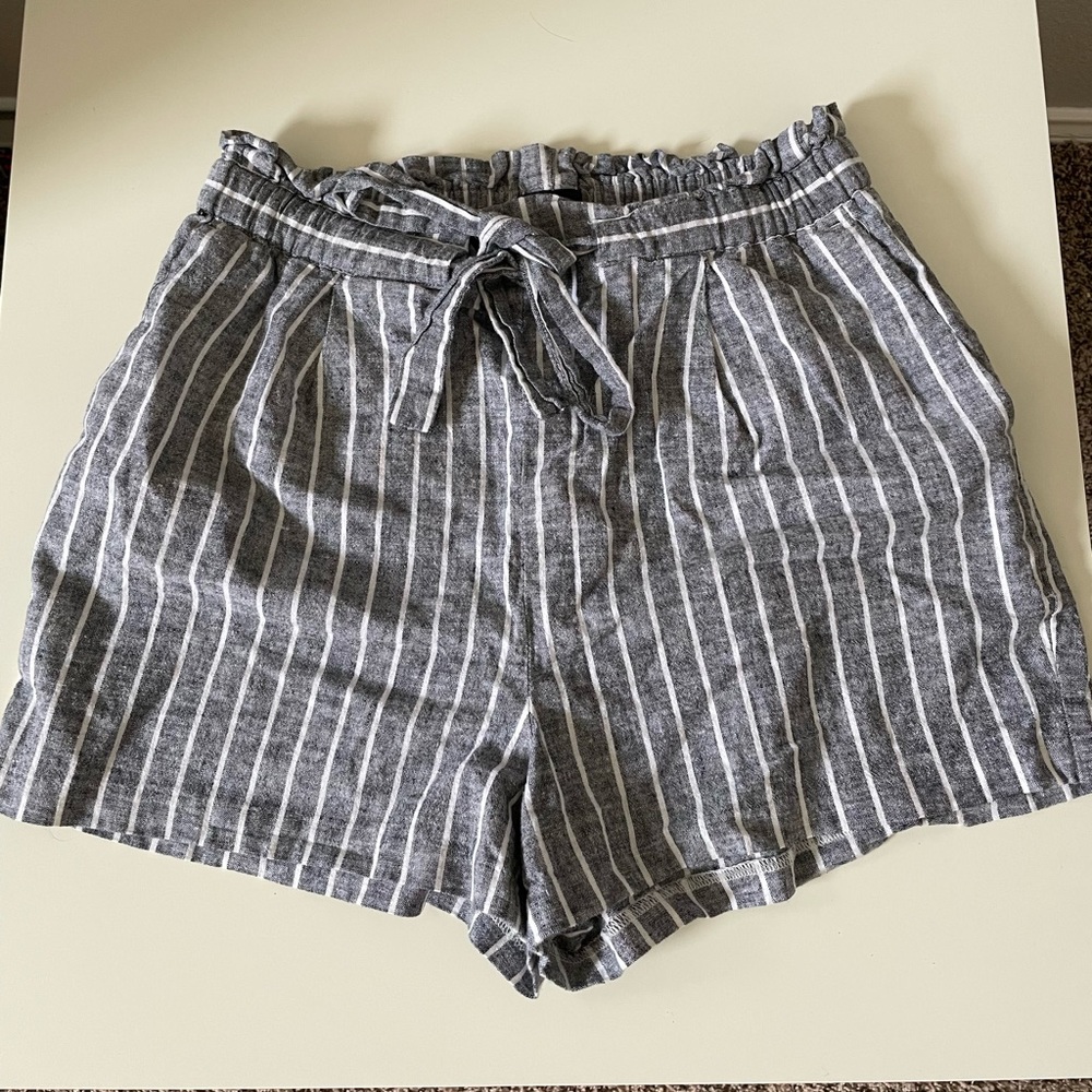 Express Striped paper bag shorts size:M